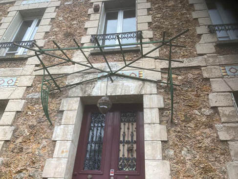 Rénovation de marquise en aluminium avant travaux